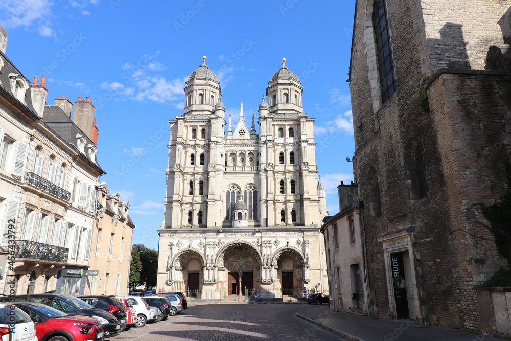 L'eglise catholique Saint Michel, vue de l'exterieur, ville de Dijon, departement de la Cote d'Or, France