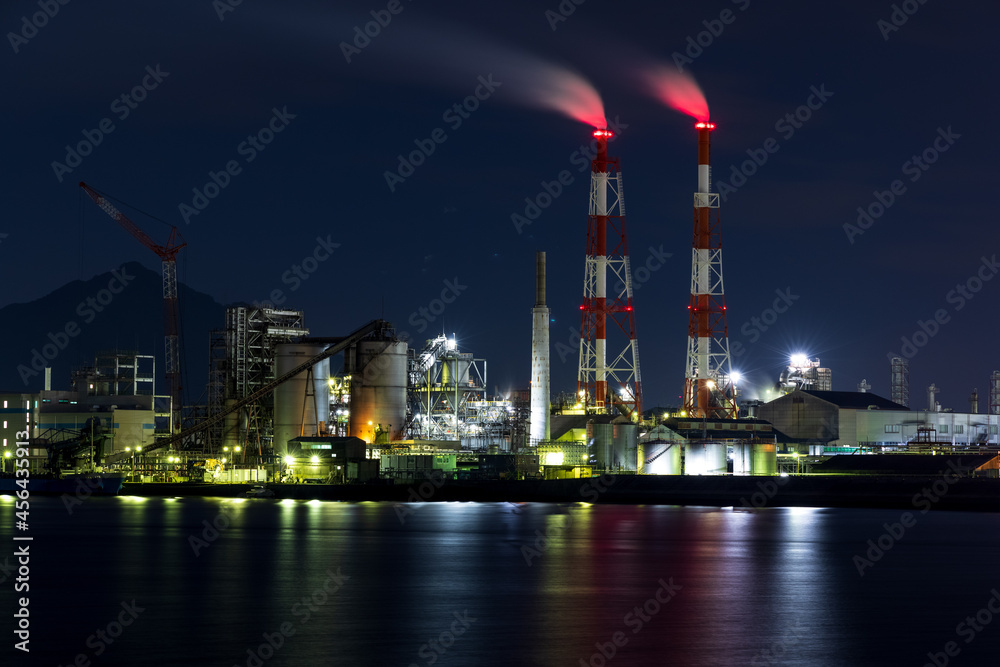 日本の岡山のとても美しい工場夜景