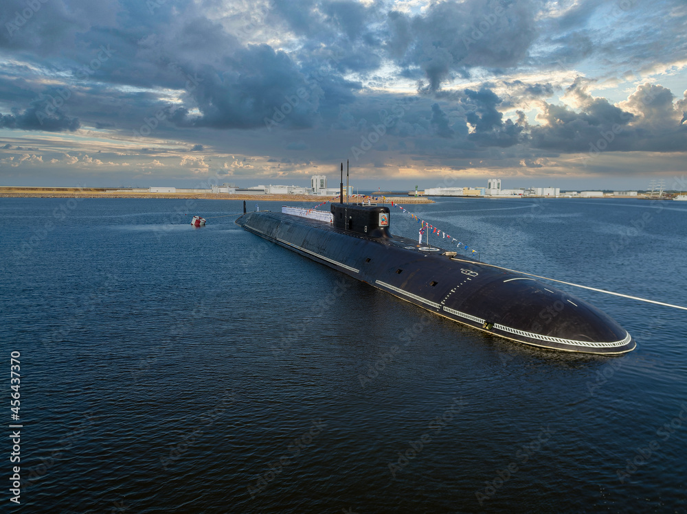 warships are preparing for the naval parade. St. Petersburg, June 2021
