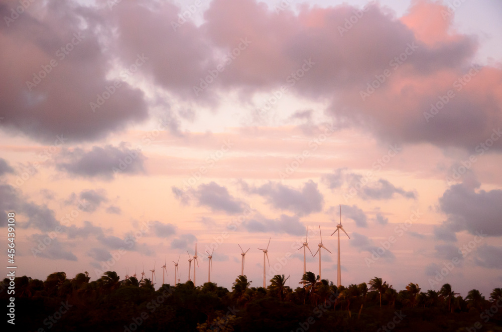 Naklejka premium aerogeradores em parque eólico no crepúsculo em touros, rio grande do norte, brasil