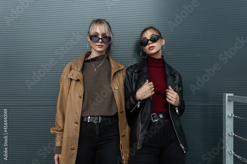 Quadro em tela Vogue two fashionable young women in stylish sunglasses in leather jackets with
