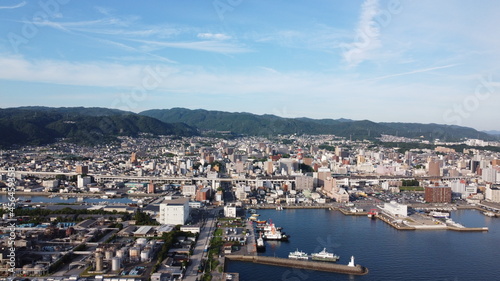 SDGs地球環境！日本の自然！山口県周南市の街並みとコンビナート　瀬戸内海の風景