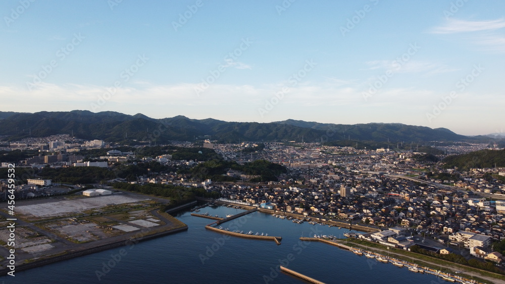 SDGs地球環境！日本の自然！山口県周南市の街並みとコンビナート　瀬戸内海の風景