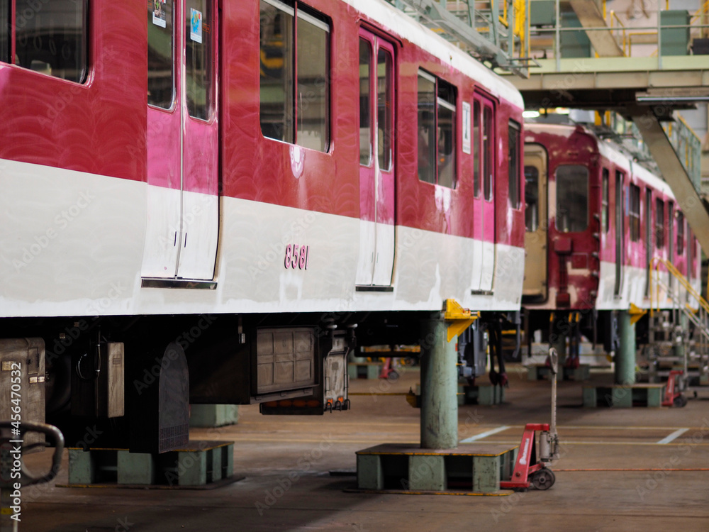 工場で点検修理を受ける鉄道車両 Stock Photo Adobe Stock