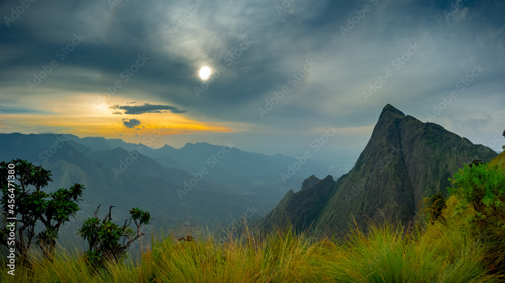 Kolukkumalai Sunrise view point. Early morning in the mountain at