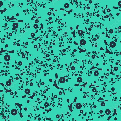 Black Thriller movie icon isolated seamless pattern on green background. Bloody knife. Suspenseful cinema genre, survival horror. Shocking films with gore and violence. Vector
