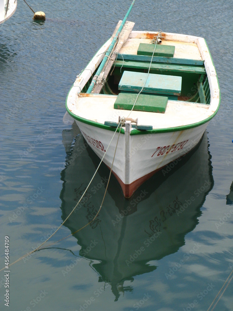 BARCAS EN EL MUELLE DE ARRECIFE DE LANZAROTE