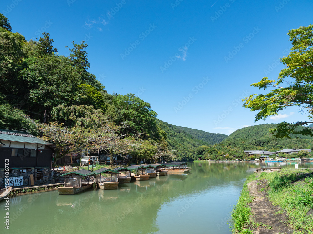Fototapeta premium 嵐山の遊覧船乗り場