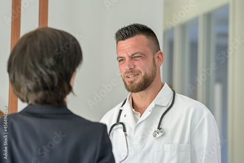 Discussion between a doctor and his medical secretary in the office