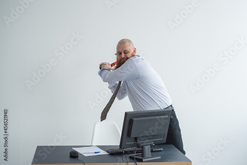 Canvas Print Stressed crazy businessman smashing his computer in office using ax problem concept