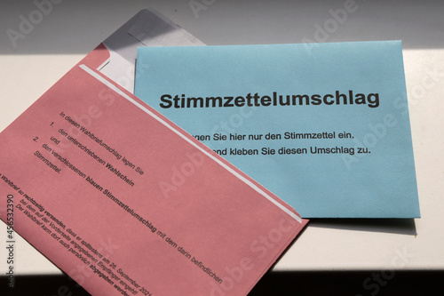 Briefwahl, Wahlunterlagen für die Bundestagswahl 2021 am 26 September in Deutschland
