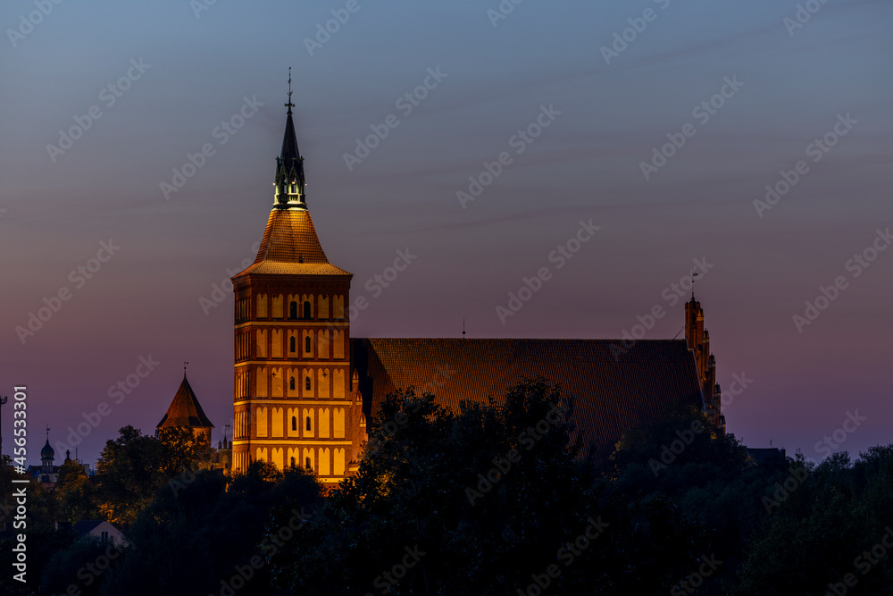 St. Jakub and the castle in Olsztyn - evening