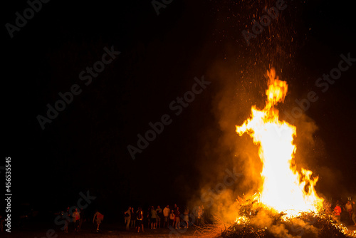 Fotografía Grand feu dans la nuit