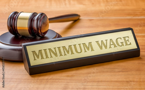 фотографія A gavel and a name plate with the engraving Minimum Wage
