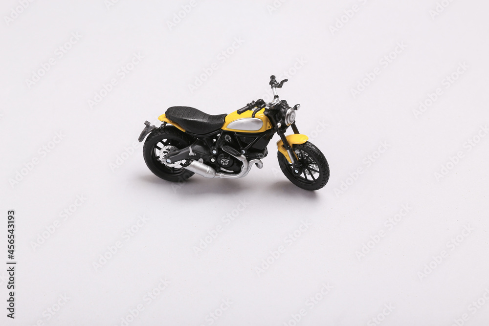 Obraz premium Toy motorcycle model on gray background