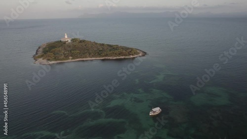 Atardecer faro isla barco Mallorca slog