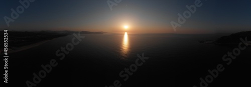 太陽が沈む
