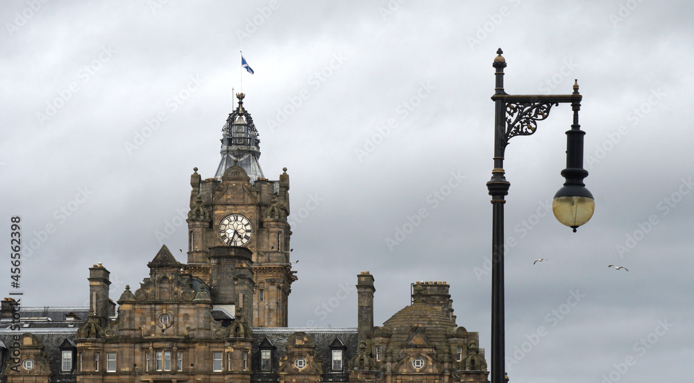 Obraz na plátně the clocktower of Balmoral hotel and a traditional street light, Edinburgh, Scot