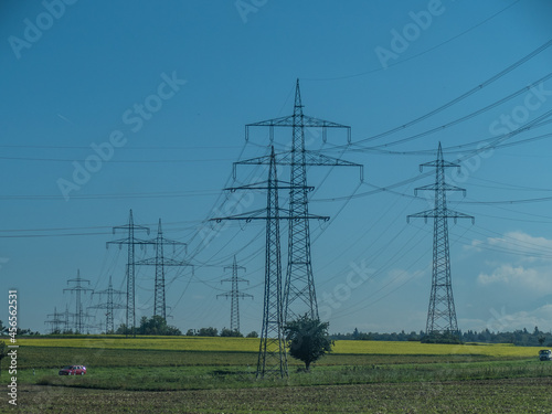 Strommasten einer Überland Leitung