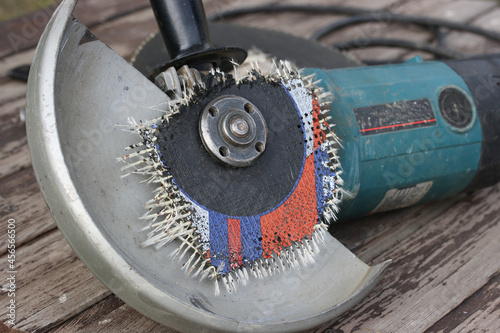 Broken disc for metal cutting 