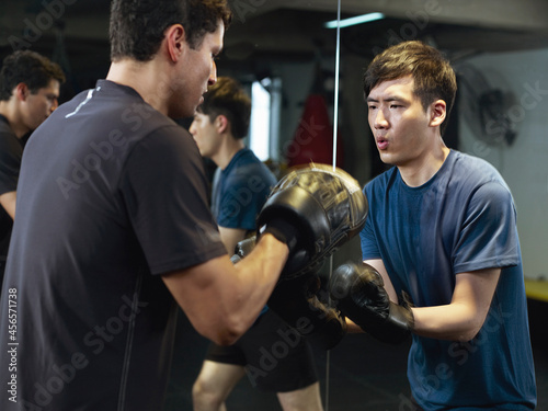 Quadro su tela Boxers sparring with gloves and pads