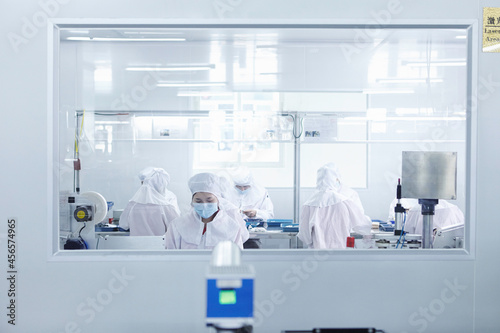 Workers in ecigarette factory