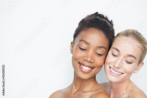 Canvas Print Women with bare shoulders looking down smiling