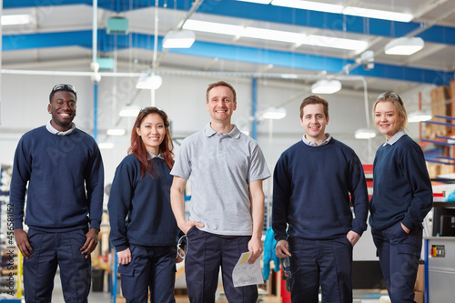 Tableau sur toile Portrait manager and team in manufacturing factory