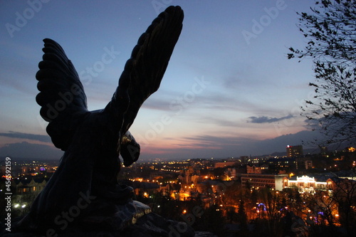 statue eagle  