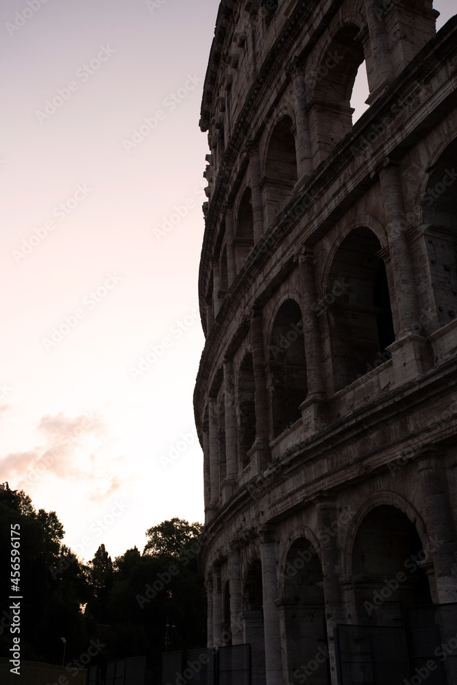 Alba al Colosseo di Roma. Anni di storia nella città eterna. Impero romano