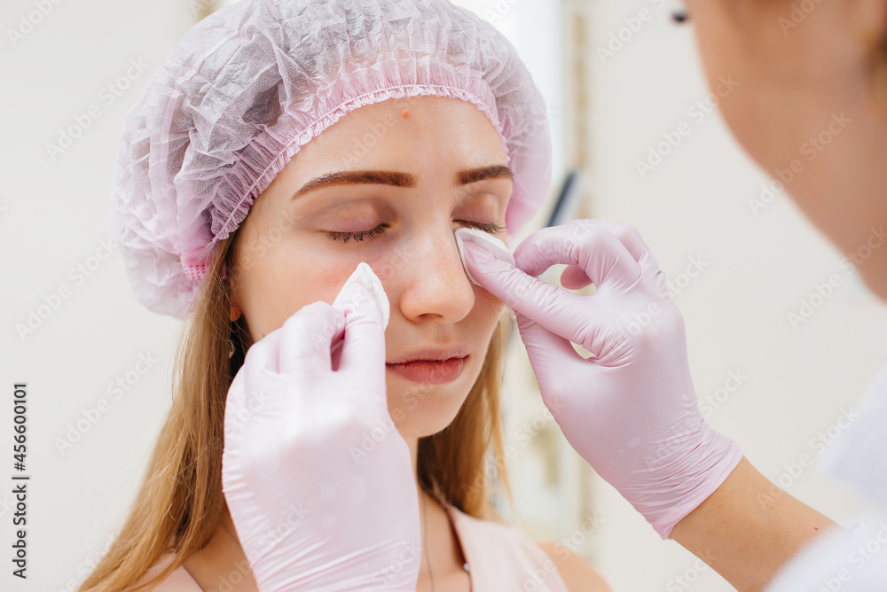 Cosmetic procedure for filling the nasolacrimal furrow and mesotherapy around the eyes for a young beautiful girl. Modern cosmetology. Cosmetic procedure for filling the nasolacrimal furrow and mesotherapy around the eyes for a young beautiful girl. Modern cosmetology.