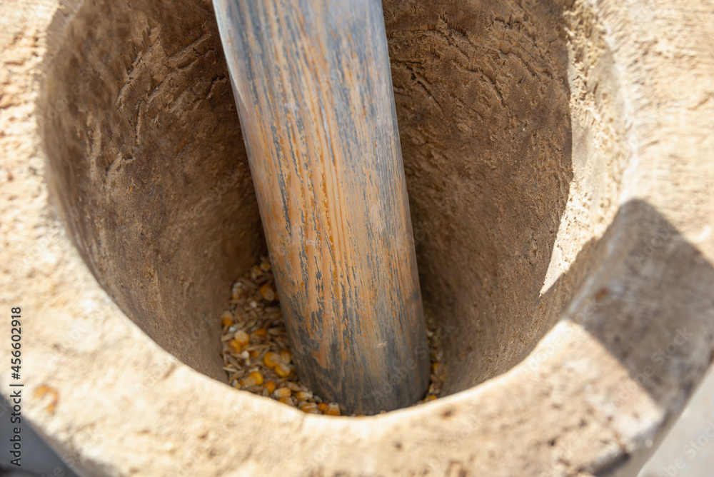 We crush corn in a mortar according to the ancient method. Making corn flour. We crush corn in a mortar according to the ancient method. Making corn flour.