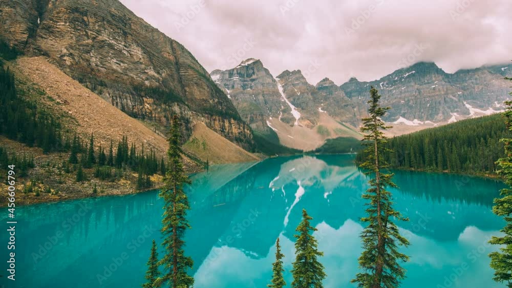 4K Timelapse of Moraine Lake at sunrise in Banff National park