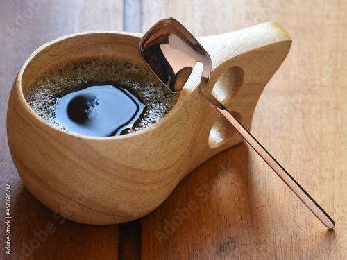 Café na xícara de madeira photo