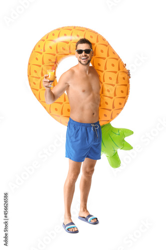 Young man with inflatable r...