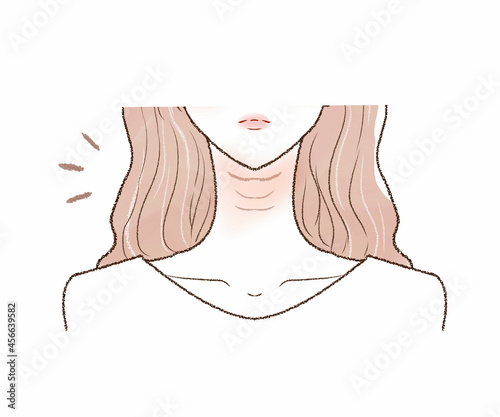 首のしわに悩む女性