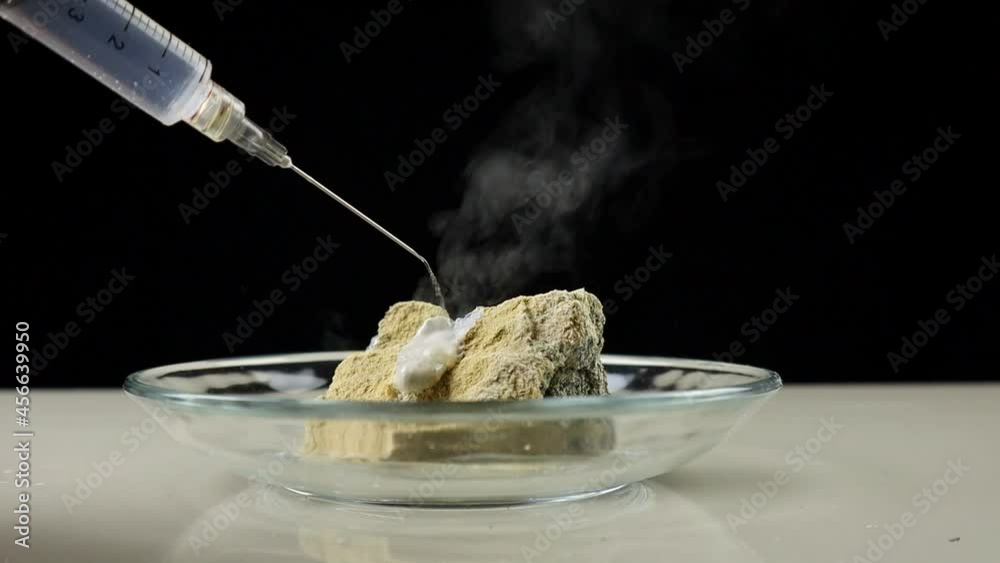 Video Stock Calcium carbide or CaC2 reacts on contact with water and