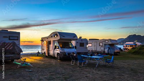 Obraz na plátně Campers and Motorhomes