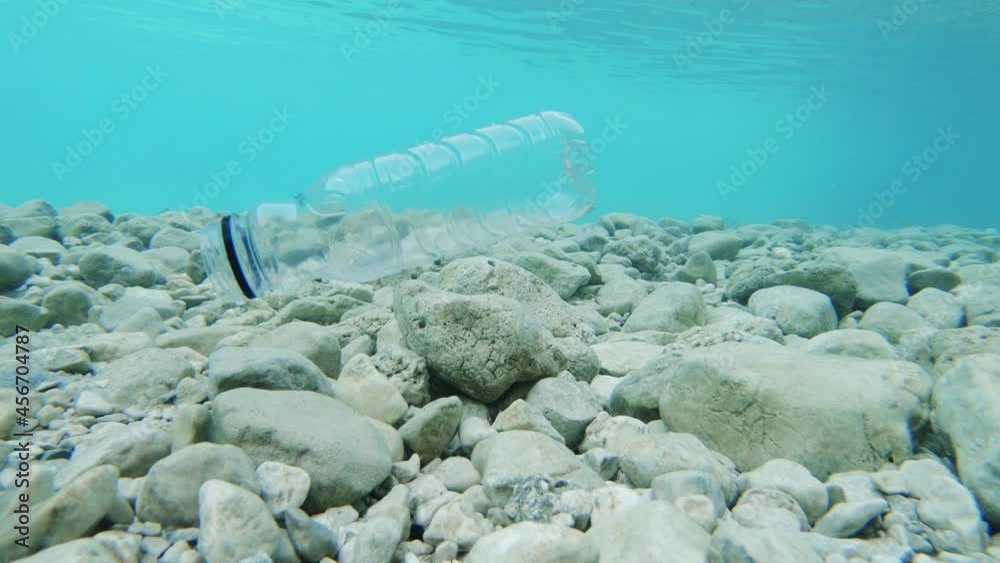Video „Environmental Issue underwater plastic pollution in the Ocean ...