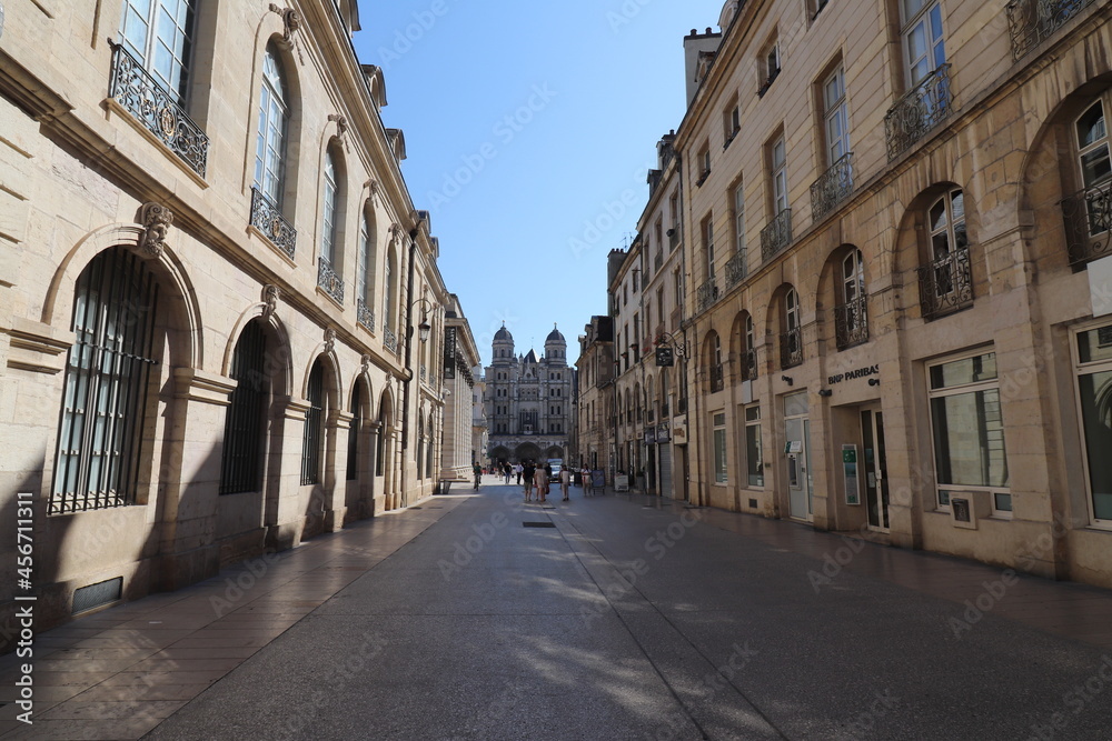 La rue de la liberté, ville de Dijon, departement de la Cote d'Or, France