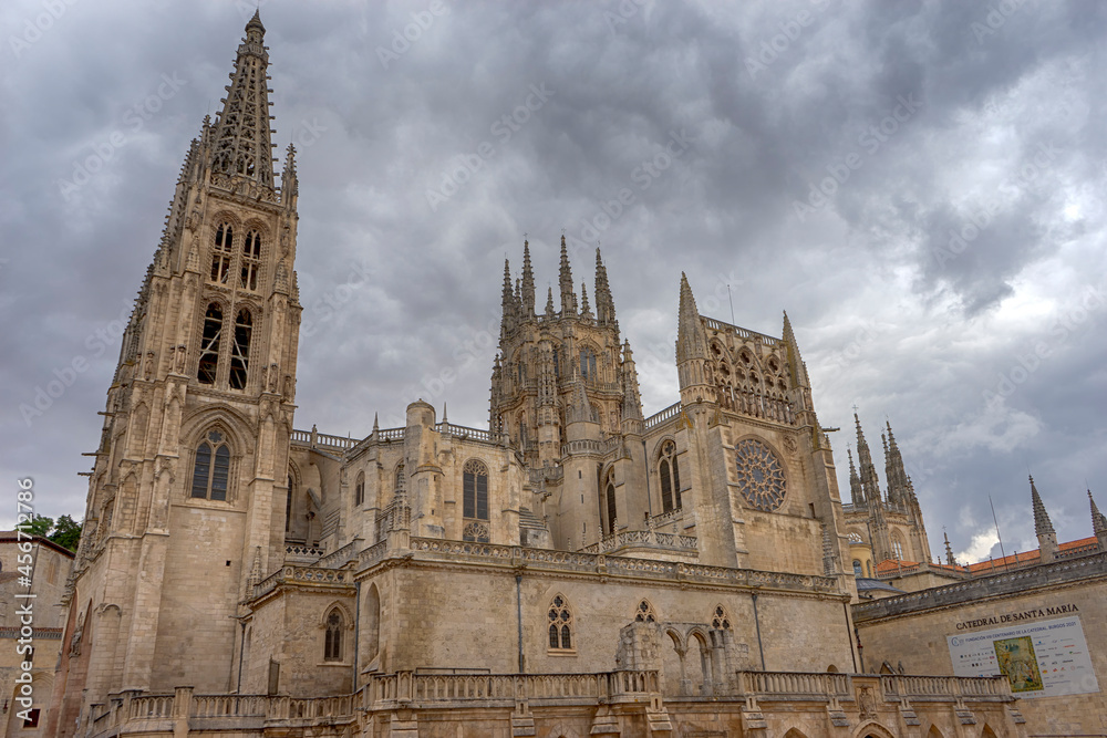 exterior de la hermosa catedral de Burgos en Castilla León, España	