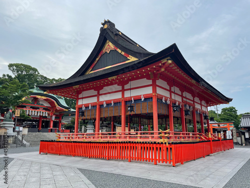 京都・伏見稲荷大社の外拝殿
