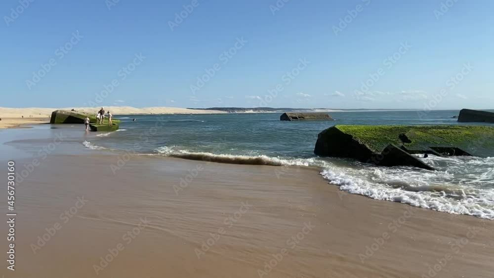 Bunker de la 2me Guerre Mondiale et dune du Pilat, plage de la pointe du Cap Ferret, Gironde