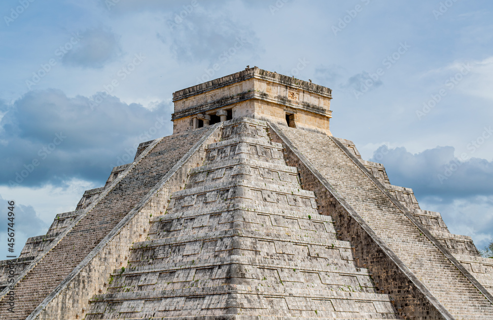 chichen itza pyramid chichen itza pyramid