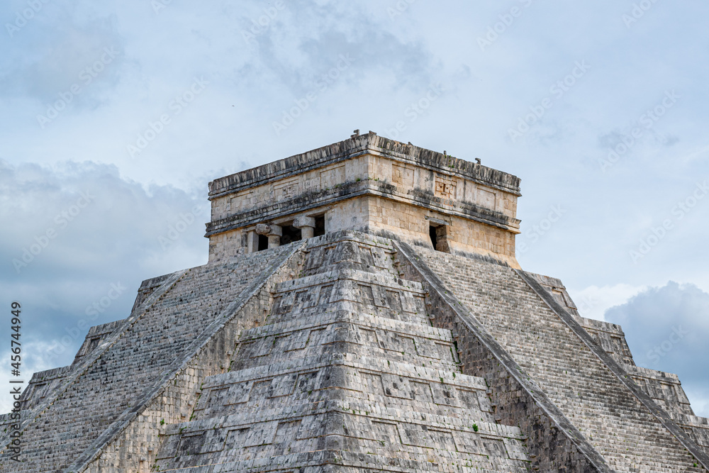 chichen itza pyramid