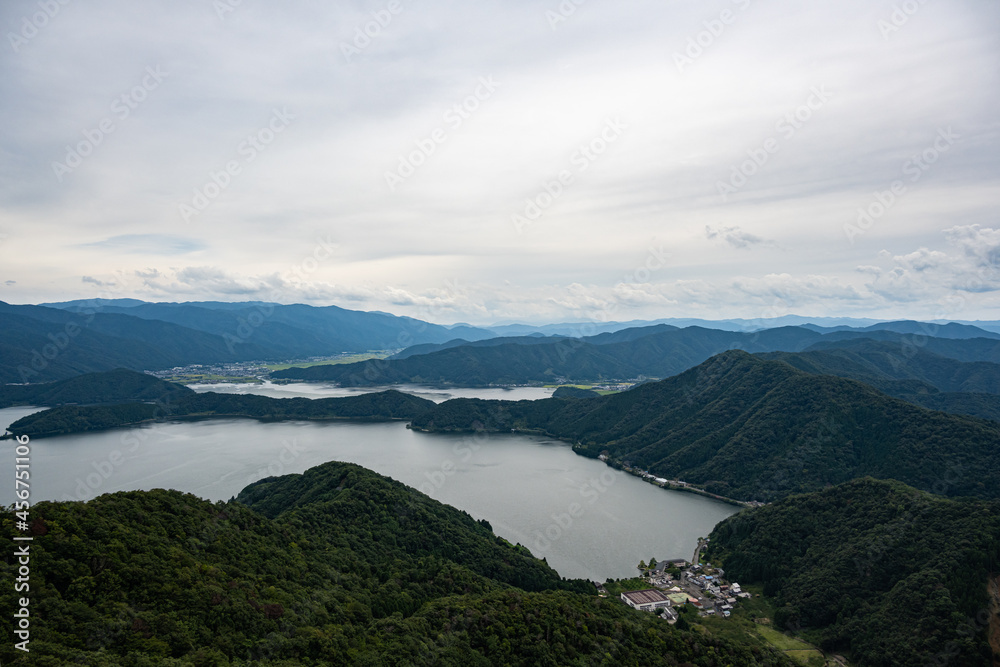 レインボーライン山頂公園展望台から三方五湖を望む レインボーライン山頂公園展望台から三方五湖を望む