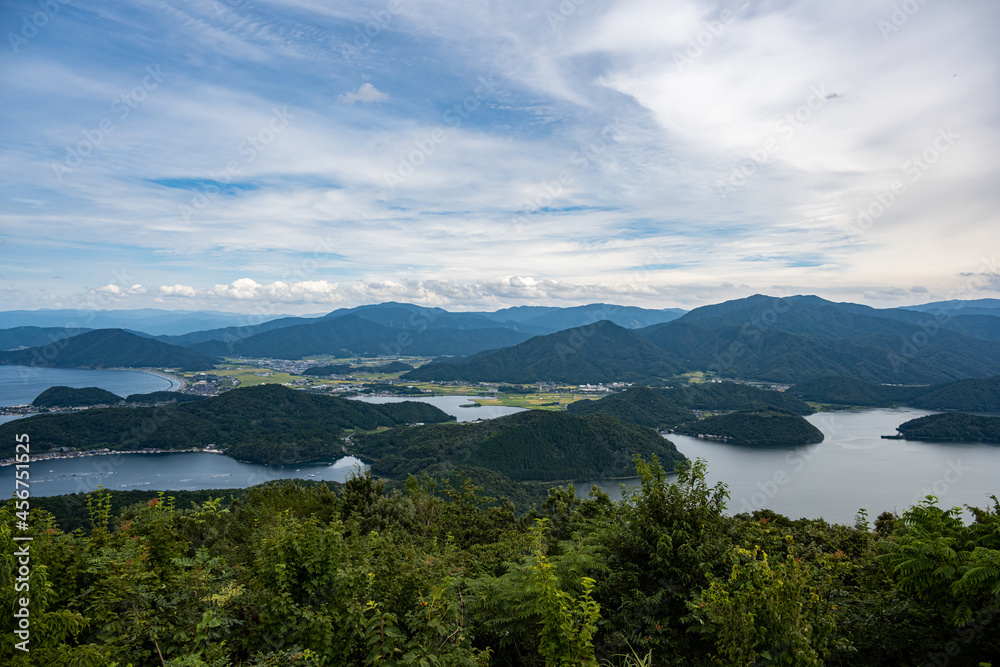 レインボーライン山頂公園展望台から三方五湖を望む