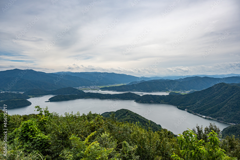 Fototapeta premium レインボーライン山頂公園展望台から三方五湖を望む