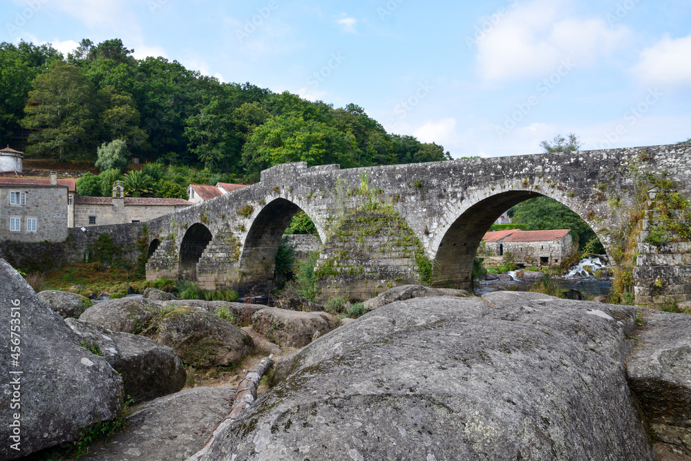 Puente románico