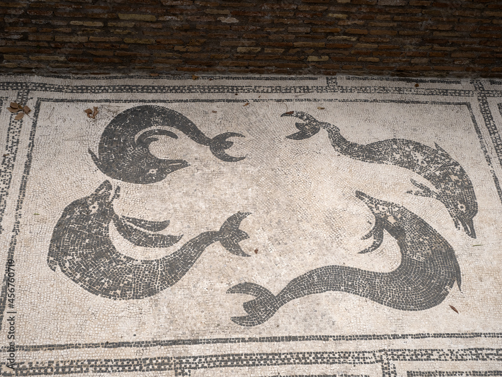 Fotografie old ancient ostia archeological ruins bath complex mosaic